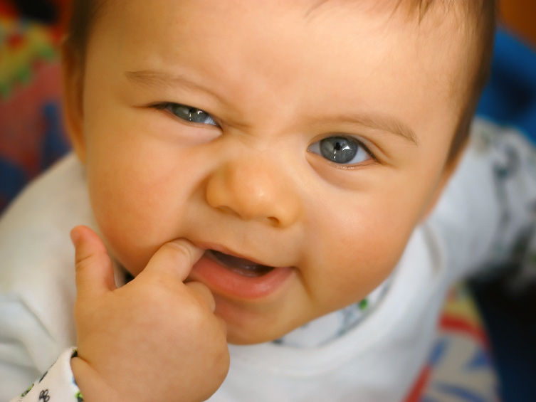 Прорізування зубів у немовлят