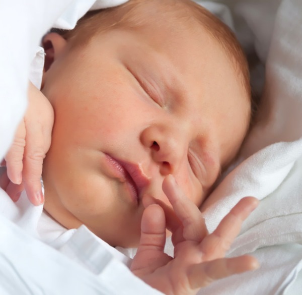 Як лікувати нежить у новонародженого, немовляти